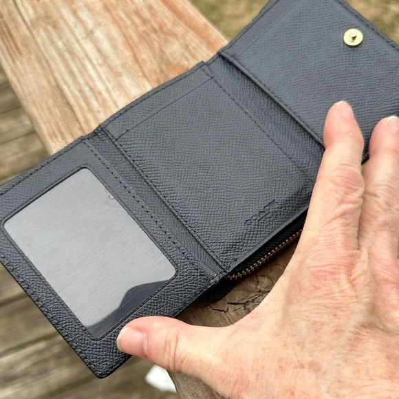 Coach Midnight Crossgrain Leather Vintage Wallet with zip inside pocket - Picture 3 of 11